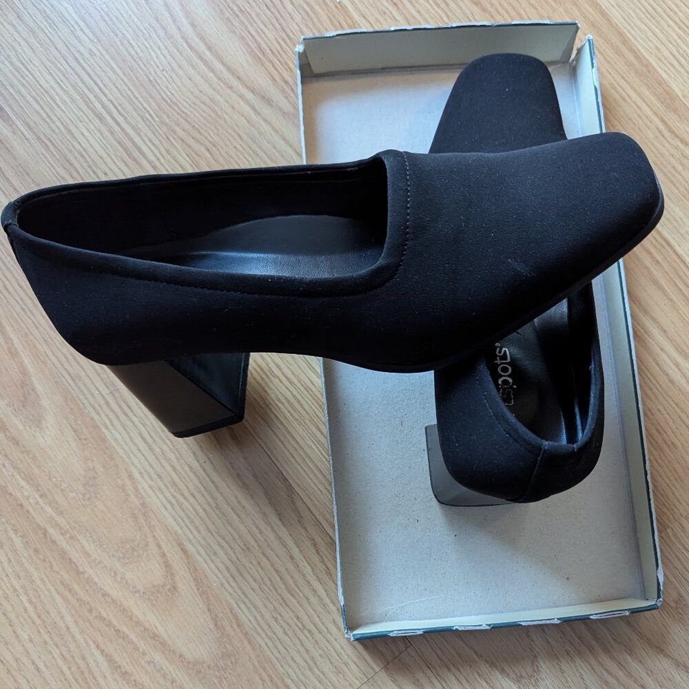 VTG Black Wedge Pumps